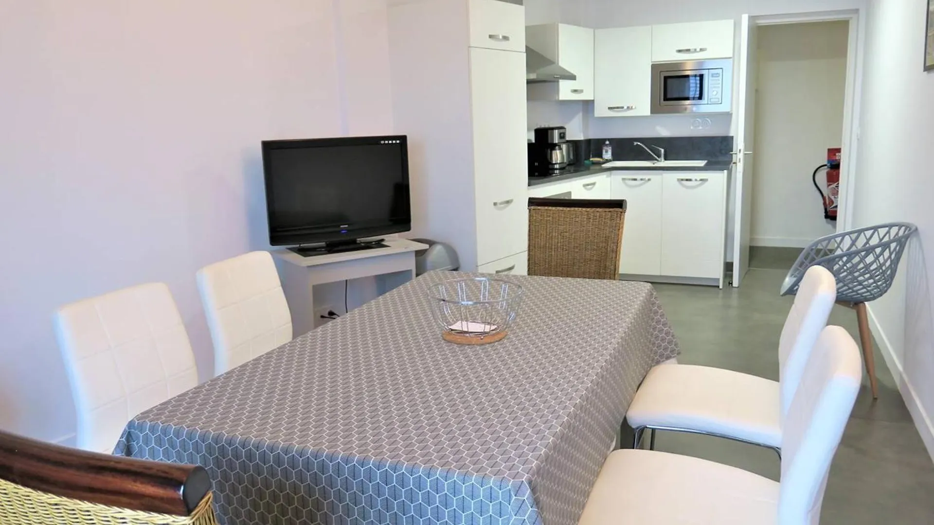 Bel Appart 6 Pers, Wifi, Vue Mer Et Port, Perros-Guirec - Fr-1-368-326 Apartment 0*,  France